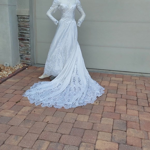 VINTAGE SZU LING CHEN STILLWHITE WEDDING GOWN - Picture 5 of 13